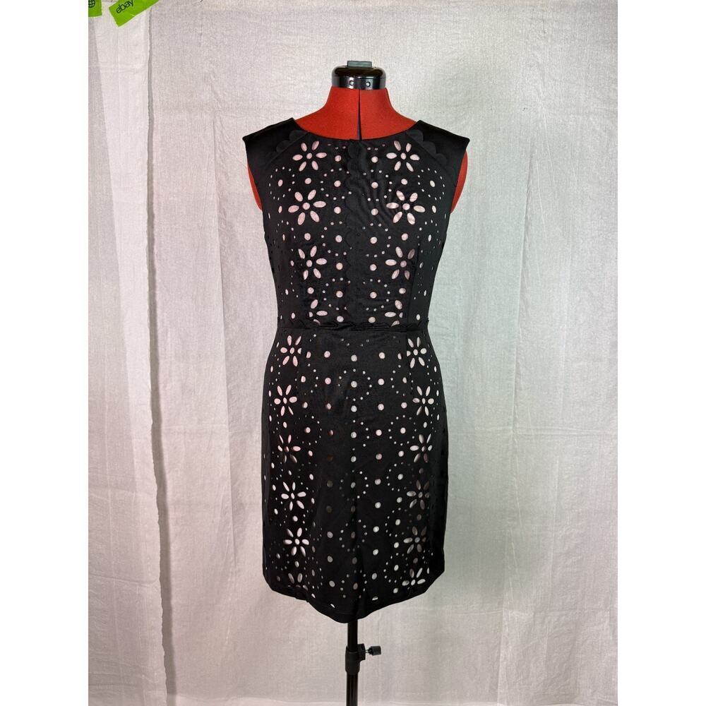 Betsey Johnson Womens Size 8 Sheath Dress Laser Cut Cap Sleeve Round Neck C729